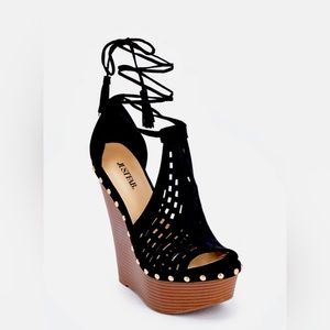 NEW! Just Fab Lucien black wedges size 9